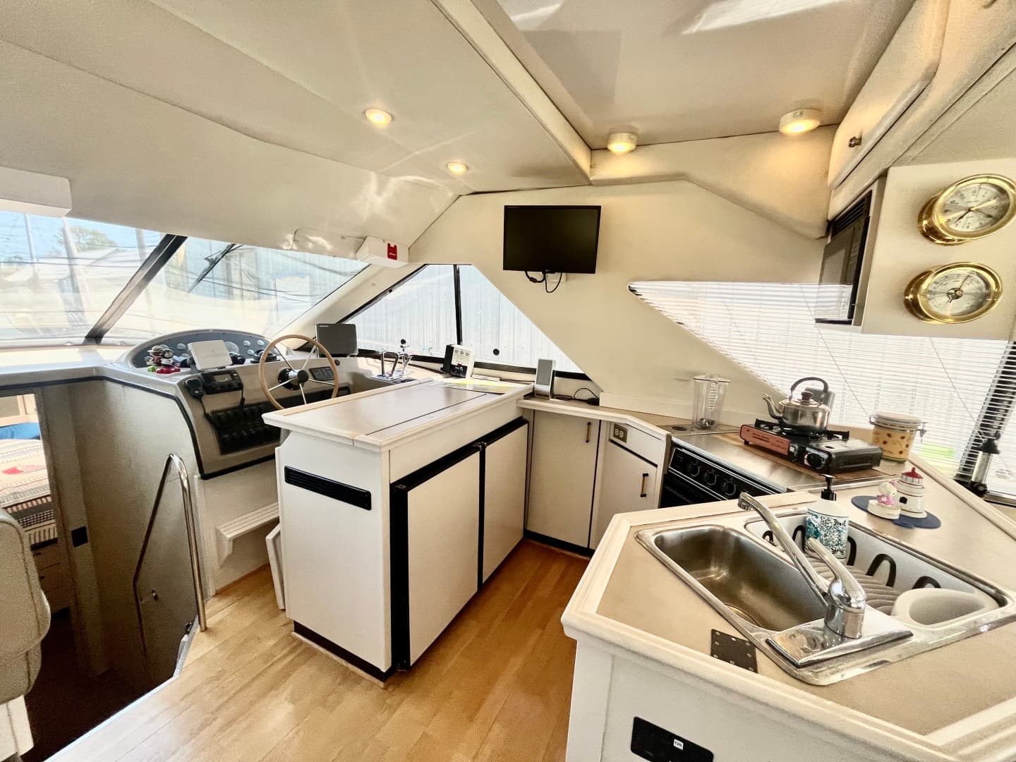 1996 Bayliner 3988 39