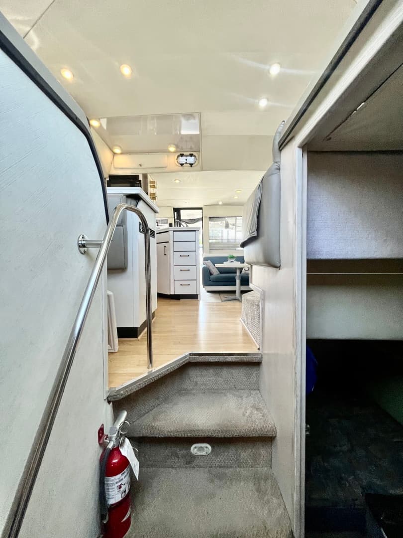 1996 Bayliner 3988 39