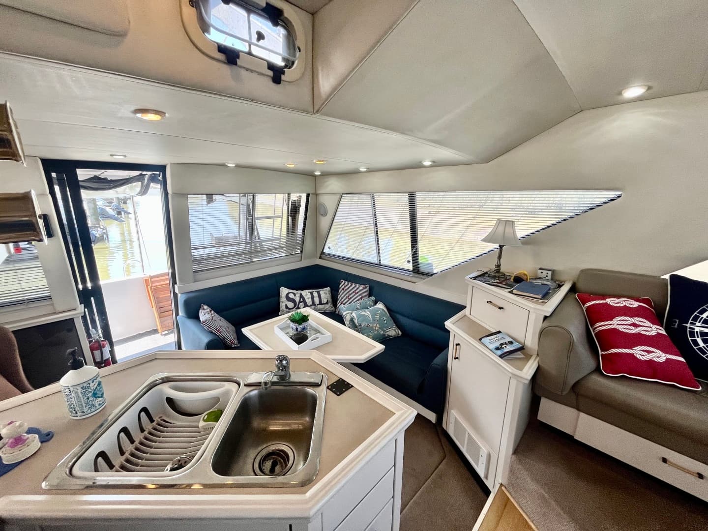 1996 Bayliner 3988 39