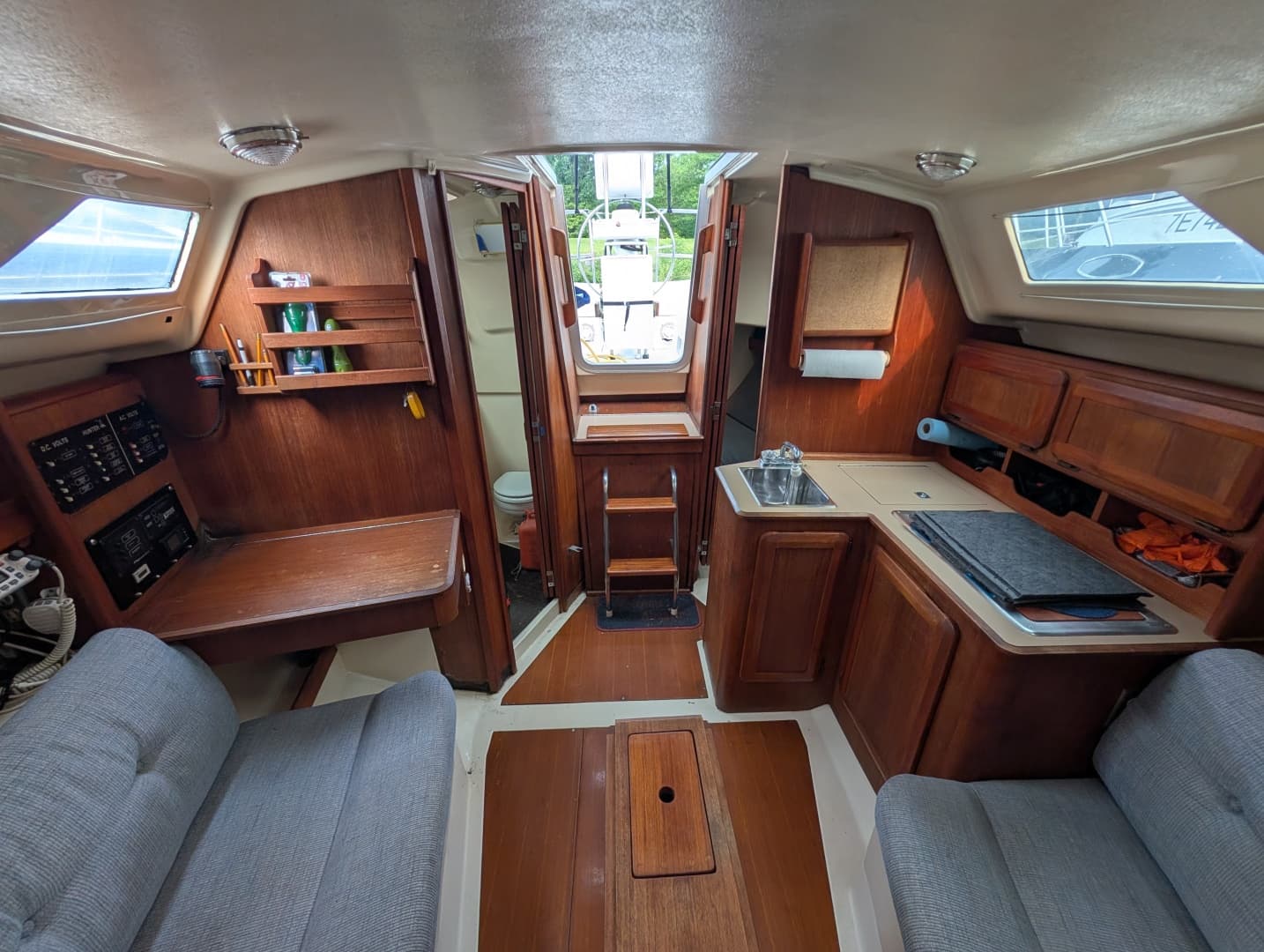 1990 Hunter 28