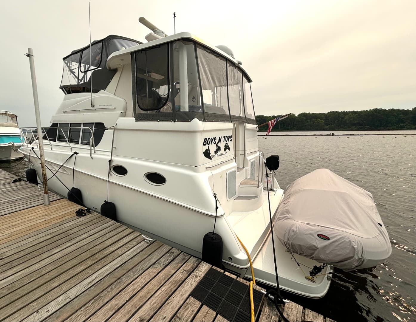 2000 Silverton 422 Motor Yacht
