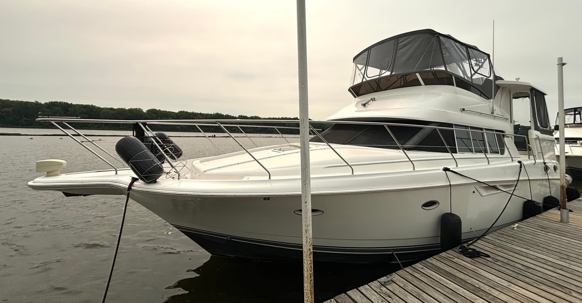 2000 Silverton 422 Motor Yacht