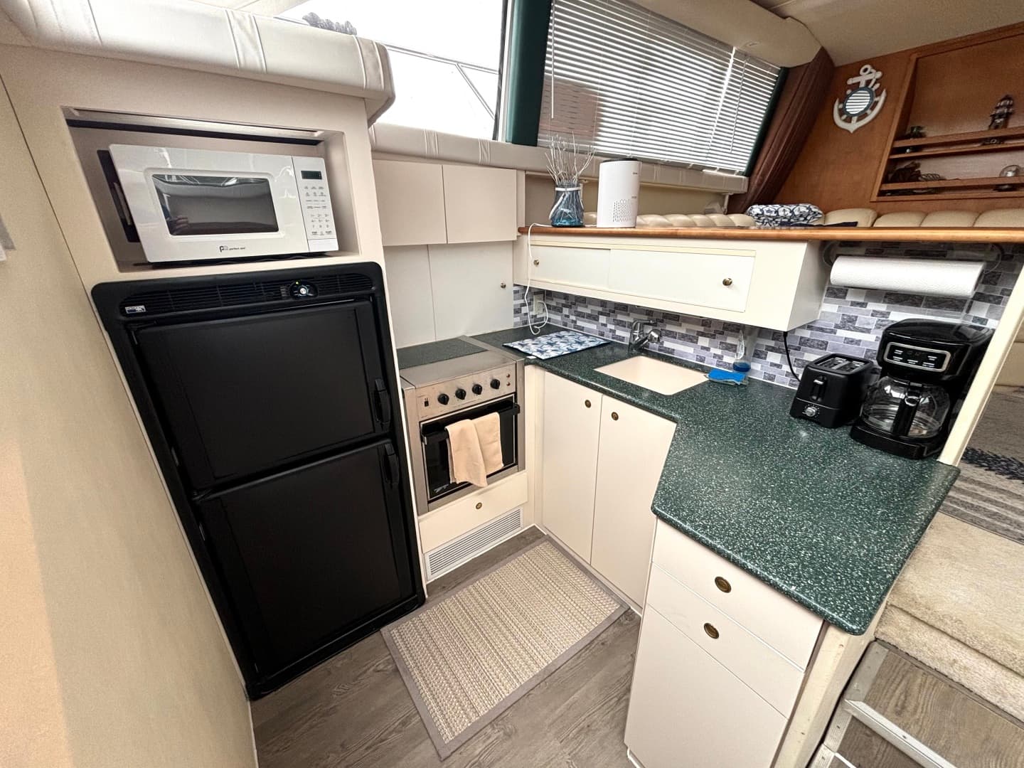 2000 Silverton 422 Motor Yacht