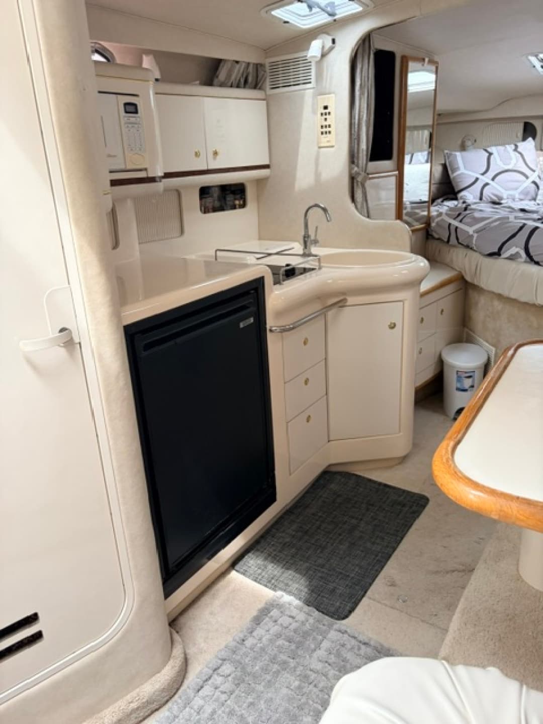 1997 Sea Ray Sundancer 330