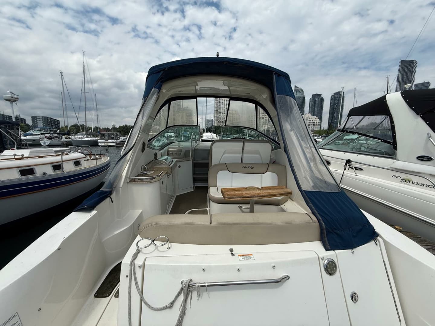 2015 Sea Ray 330 Sundancer