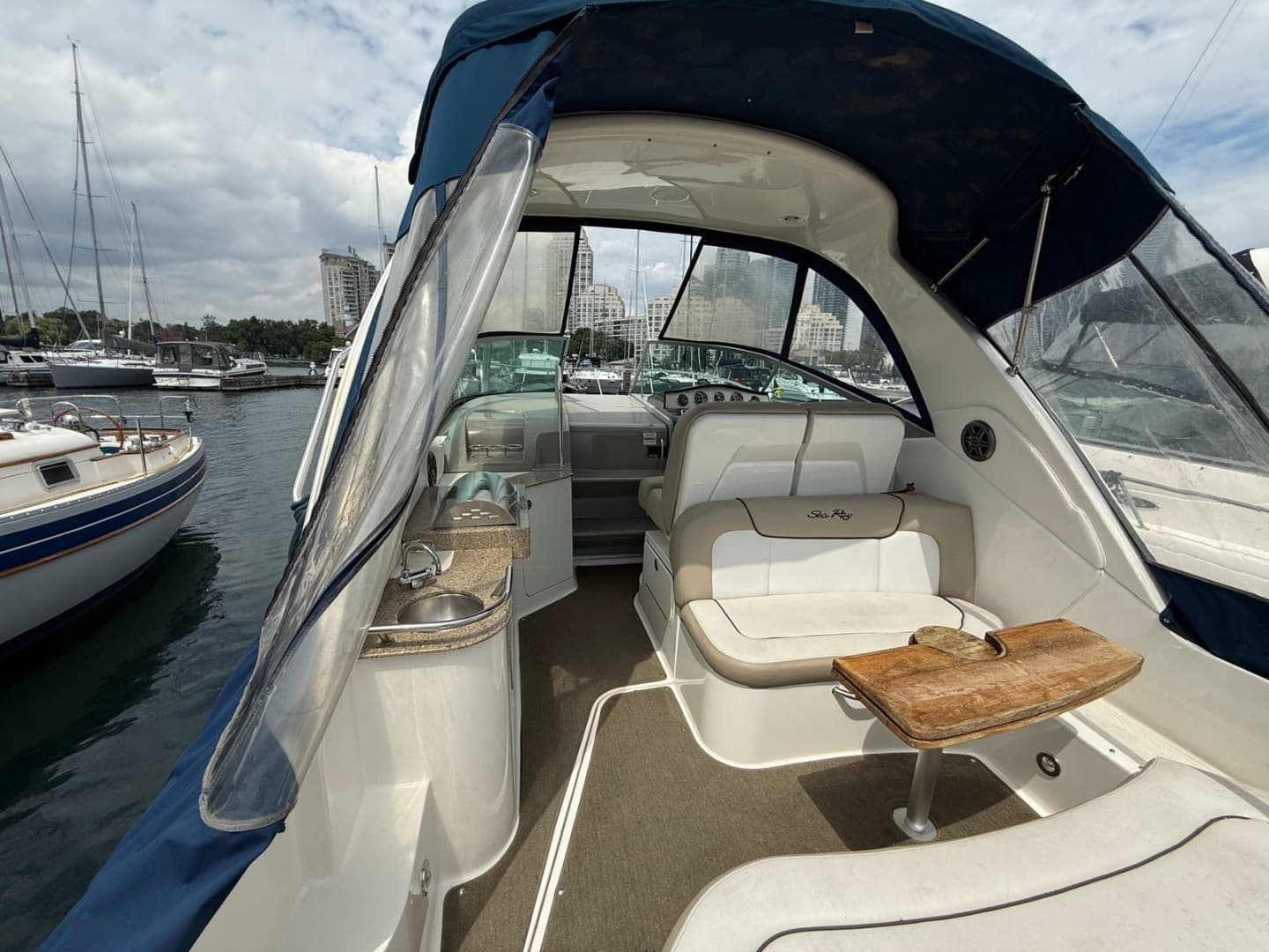 2015 Sea Ray 330 Sundancer