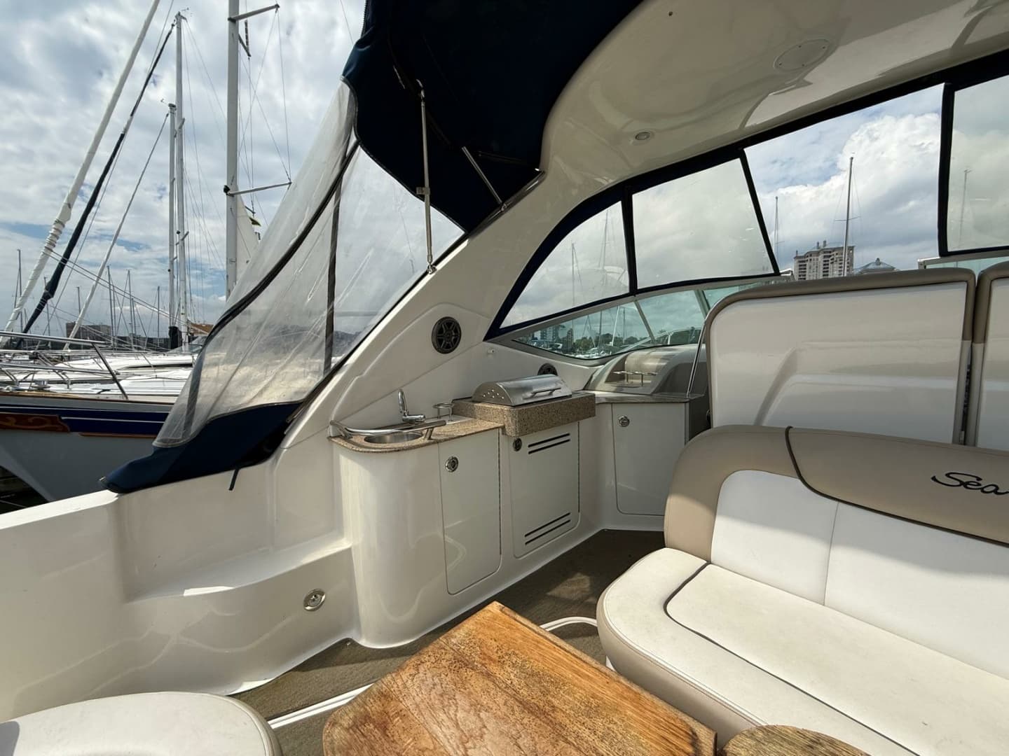 2015 Sea Ray 330 Sundancer