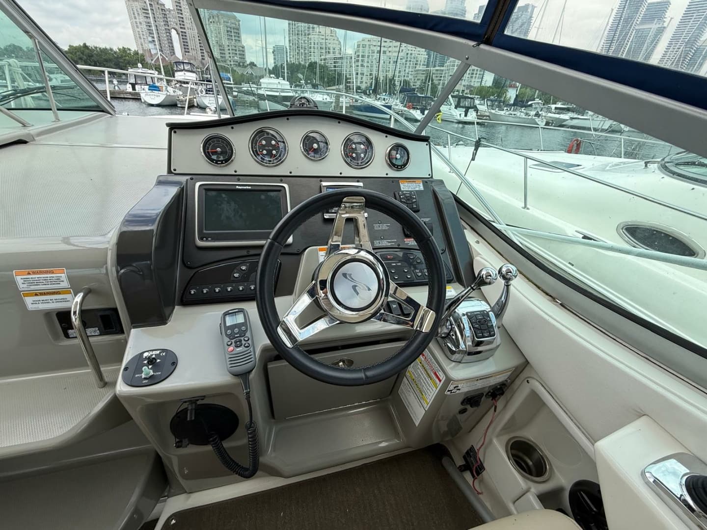 2015 Sea Ray 330 Sundancer