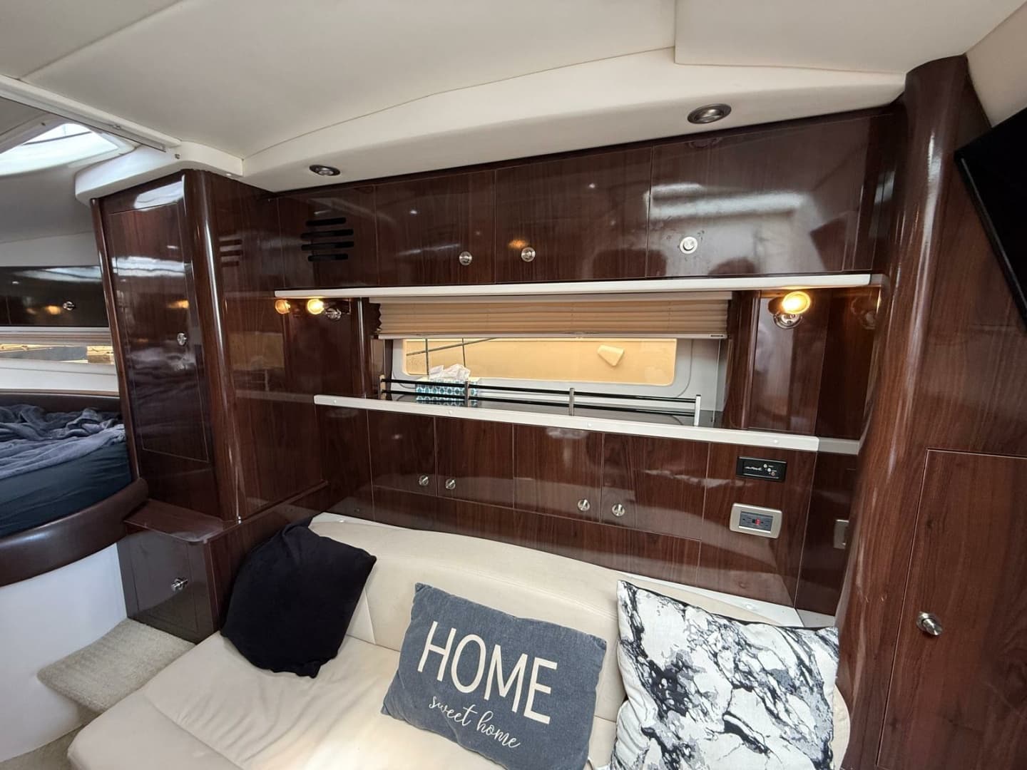2015 Sea Ray 330 Sundancer