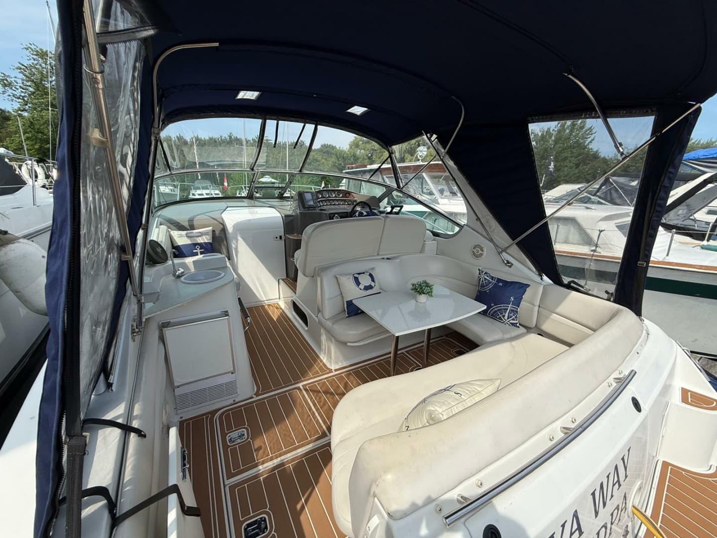 2001 Four Winns  328 Vista