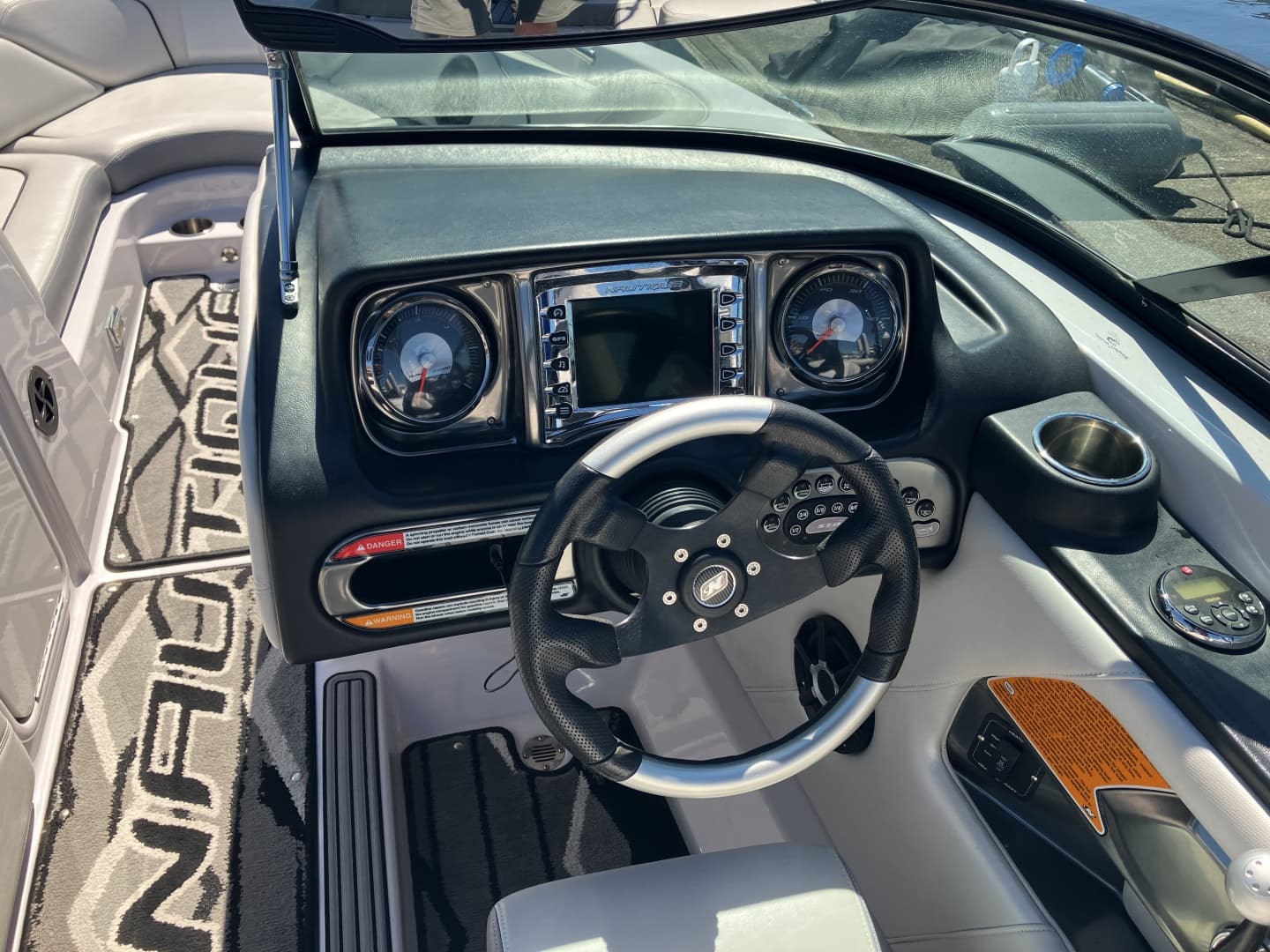 2011 Nautique Super Air Nautique 230