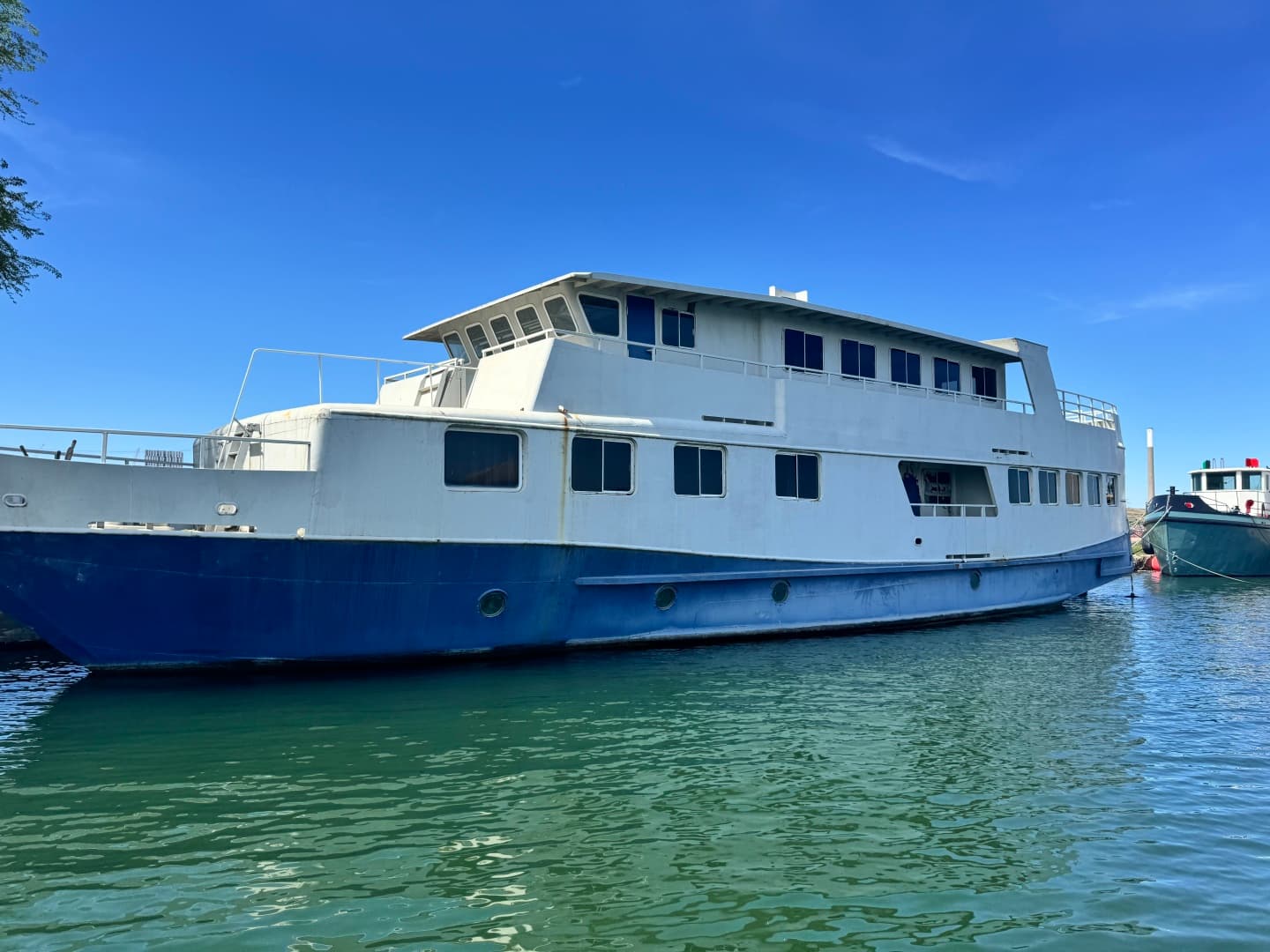 2001 Borealis 84' Custom