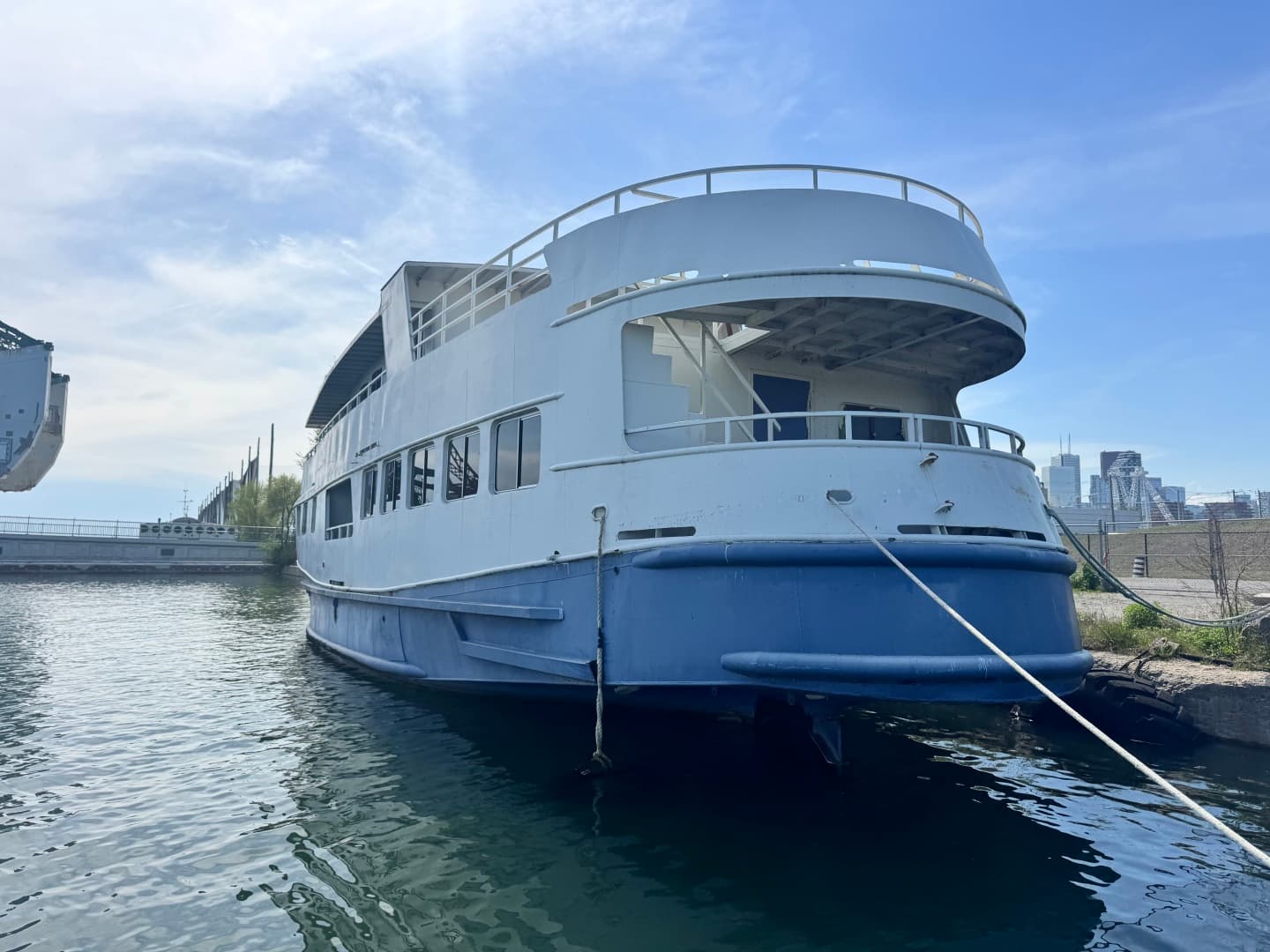 2001 Borealis 84' Custom