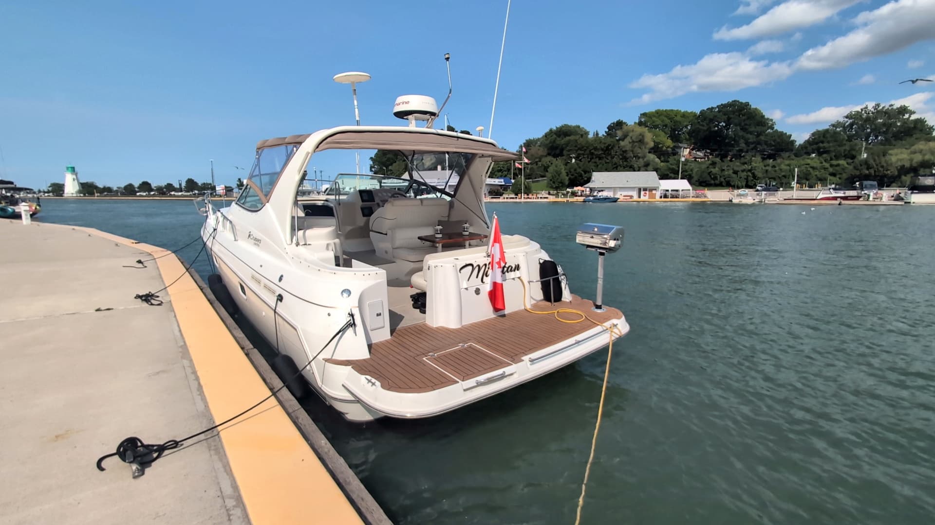 1990 Cruisers Yachts 3375