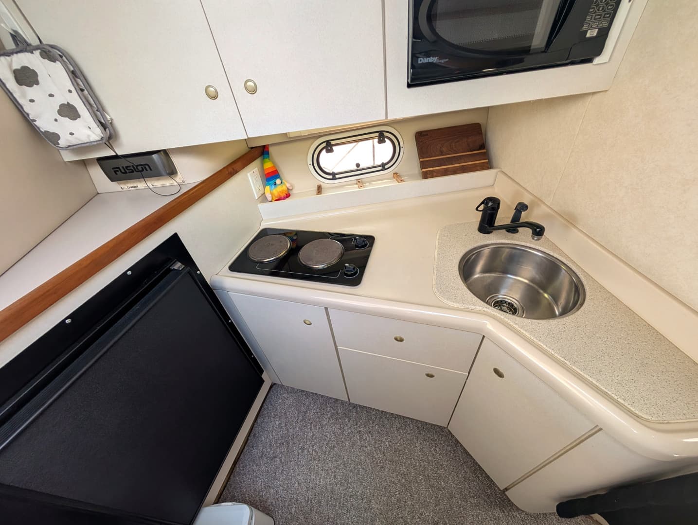 1990 Cruisers Yachts 3375