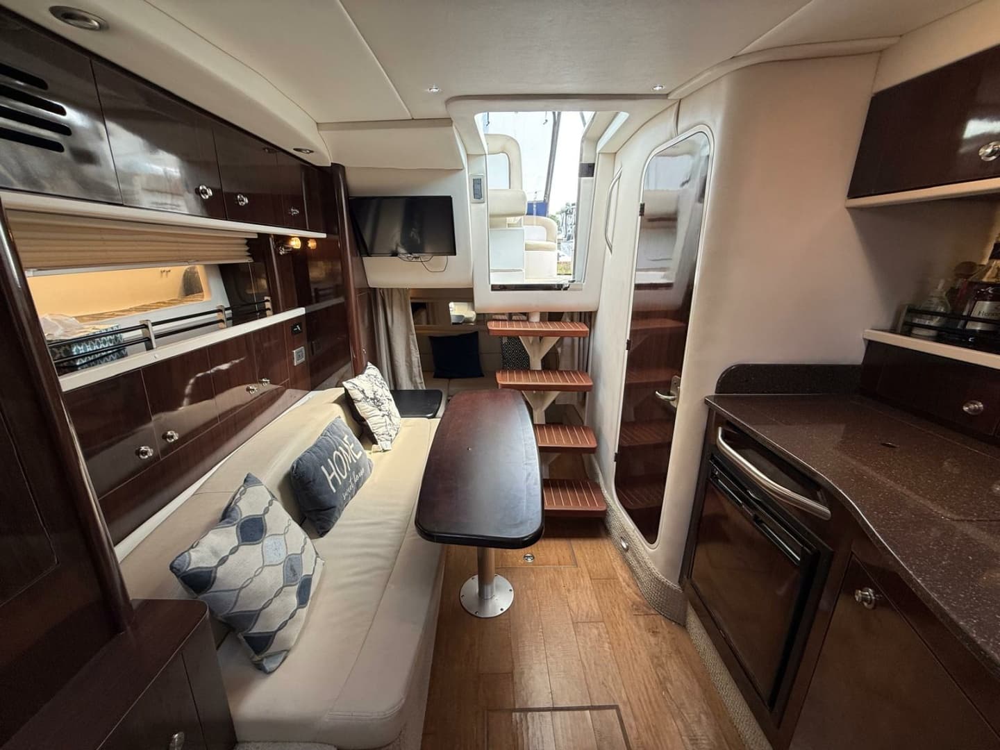 2015 Sea Ray 330 Sundancer