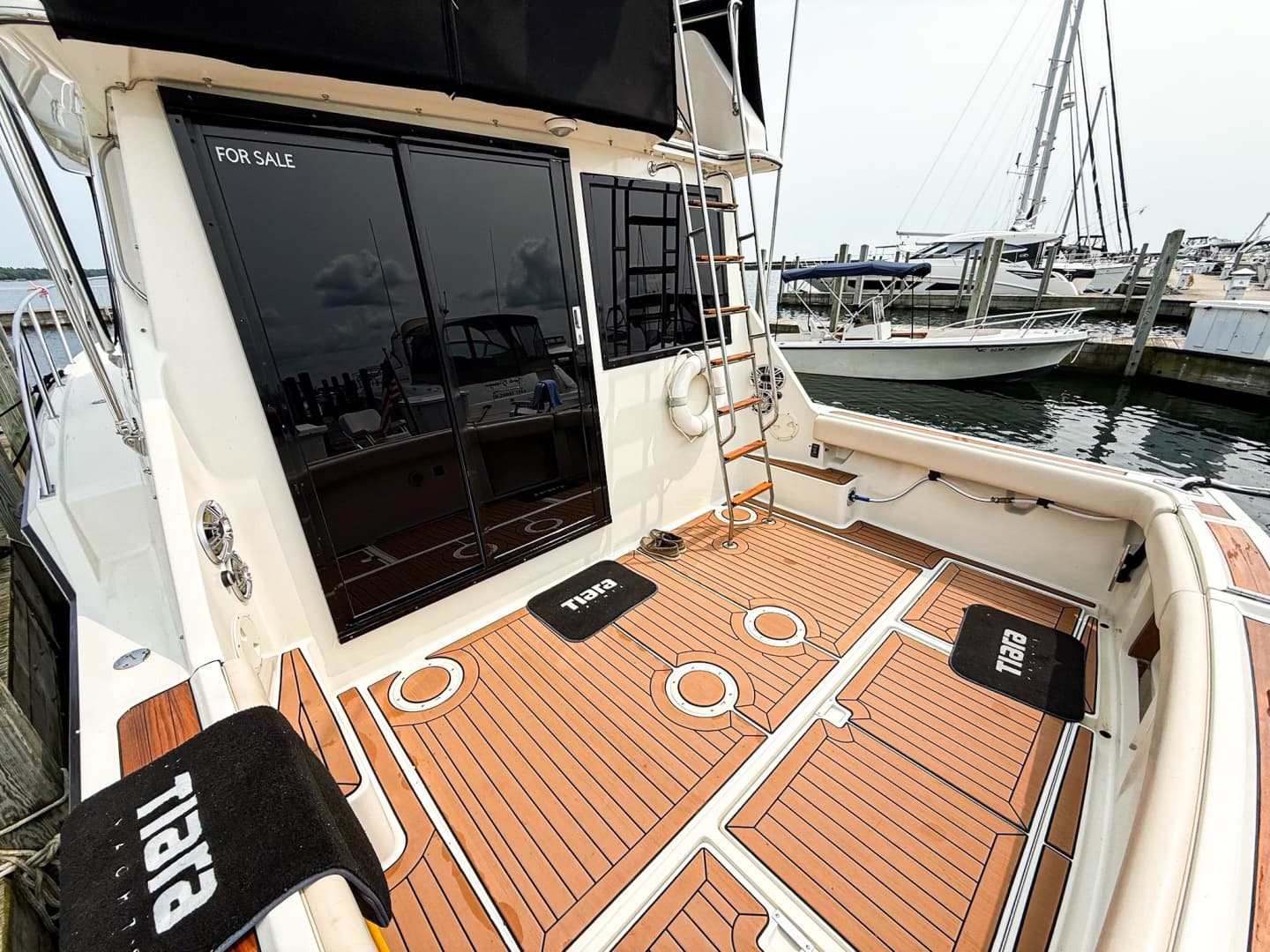 1989 Tiara Yachts 3600 Convertible