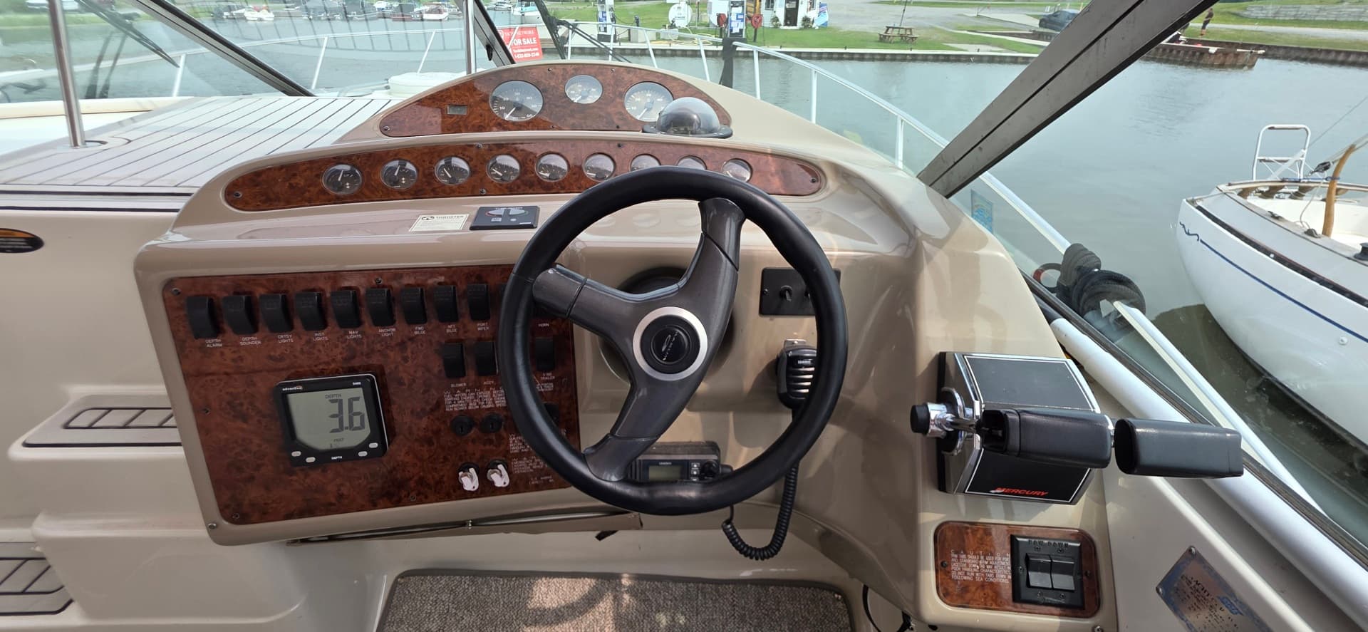 2000 Maxum 3300SCR