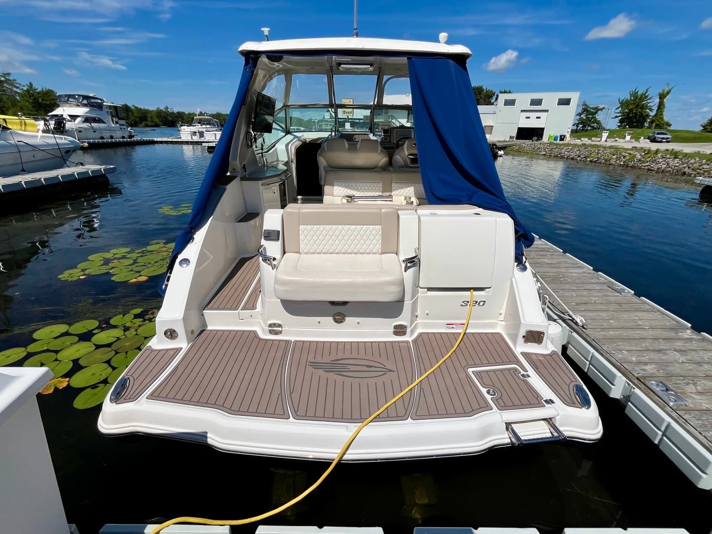 2012 Chaparral 330 Signature