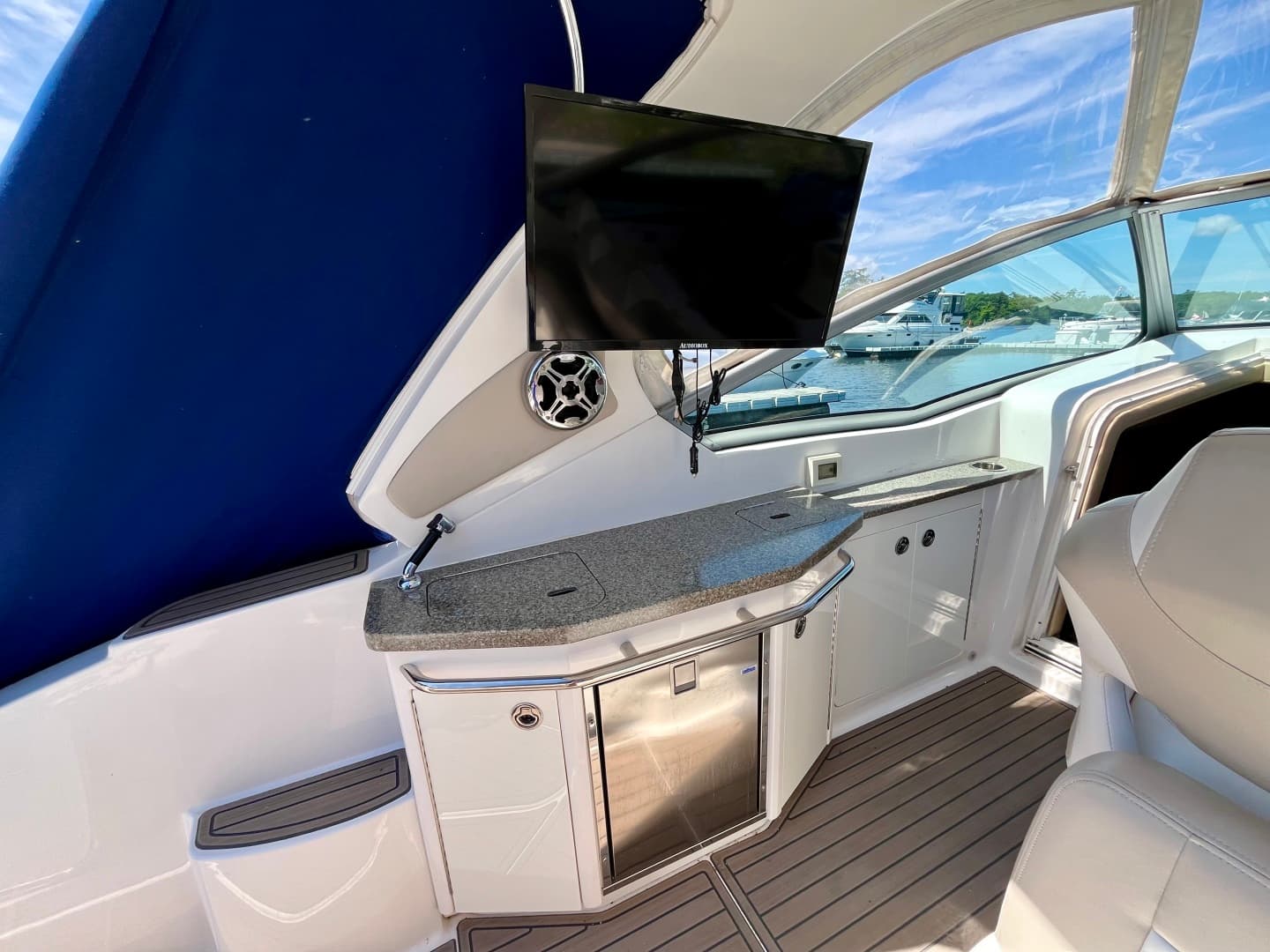 2012 Chaparral 330 Signature