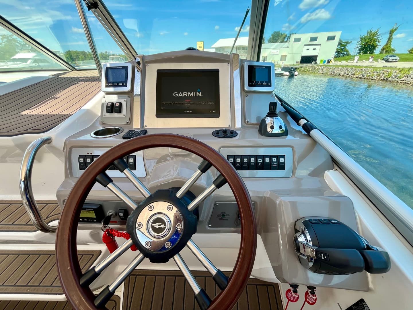 2012 Chaparral 330 Signature