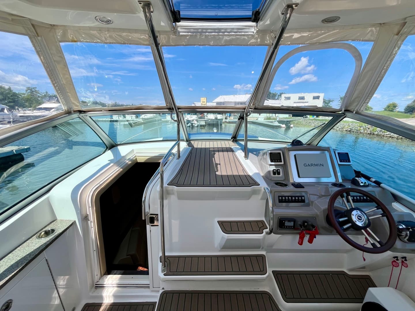 2012 Chaparral 330 Signature