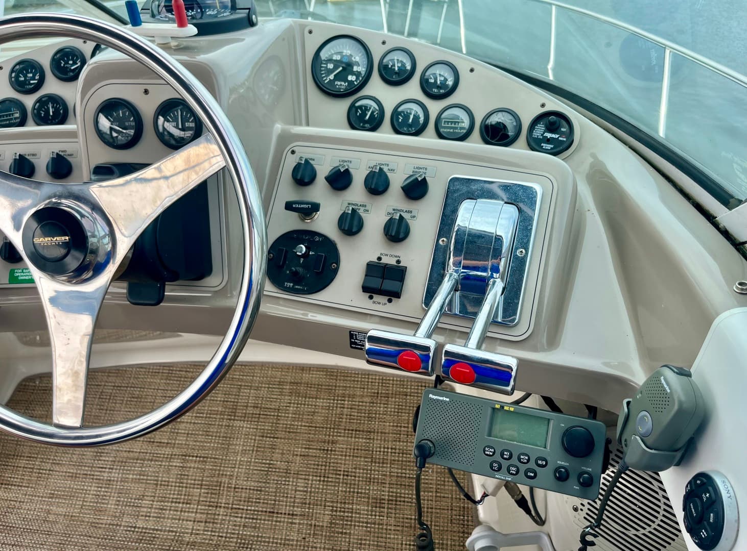 1999 Carver 350 Mariner 35