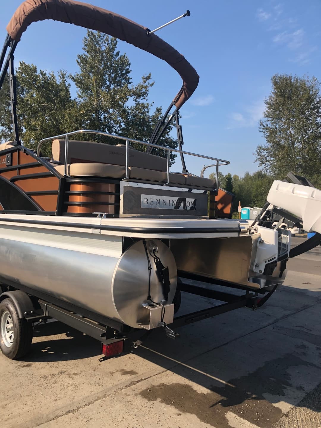 2023 Bennington 22 LSB