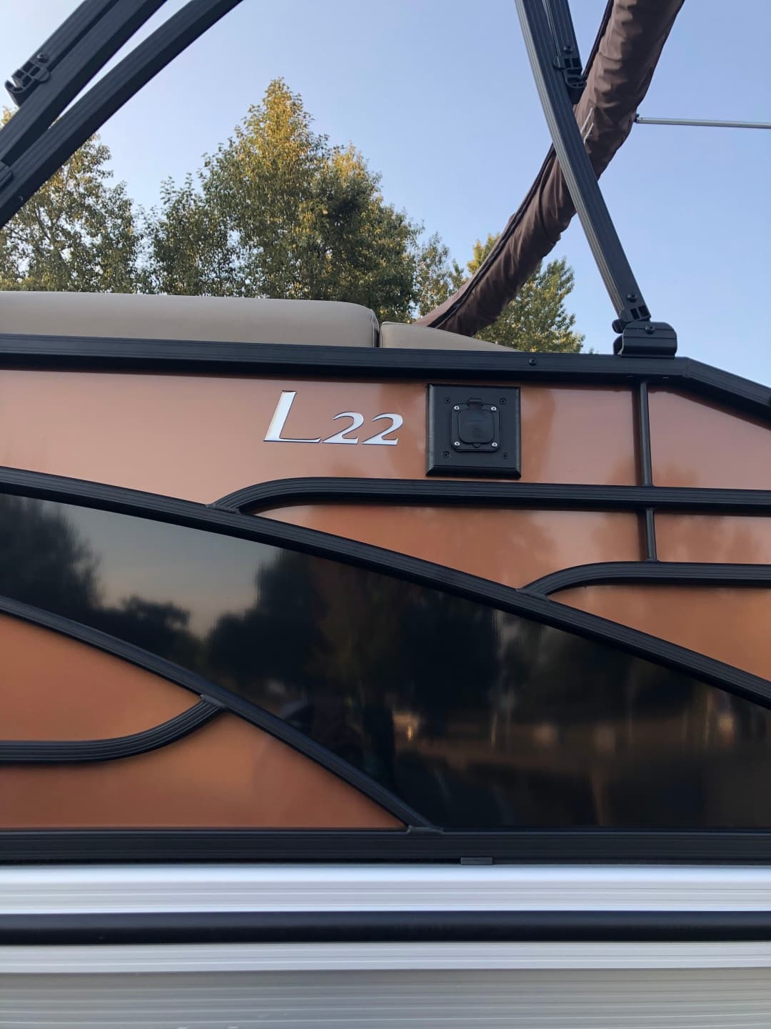 2023 Bennington 22 LSB