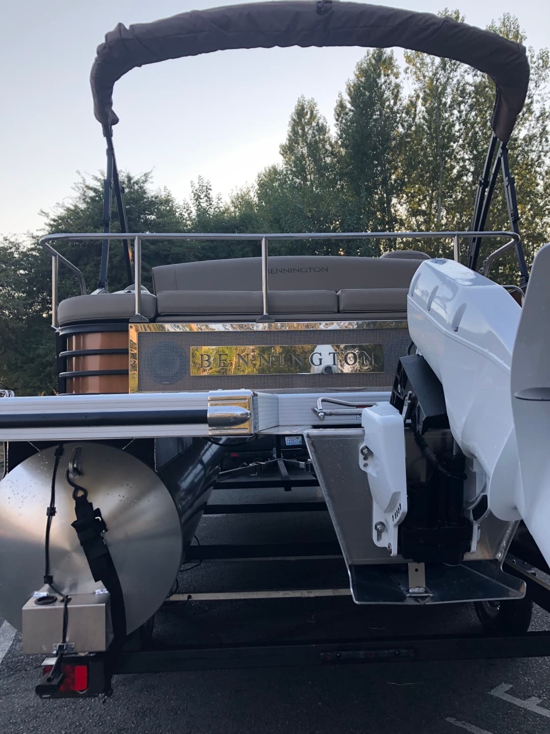 2023 Bennington 22 LSB