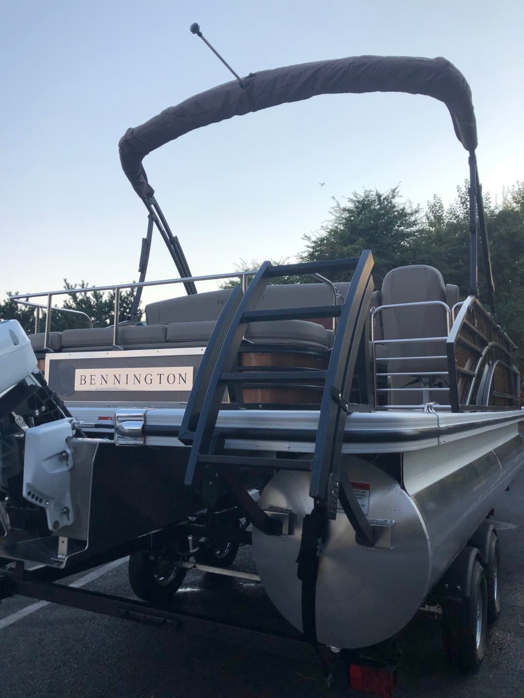 2023 Bennington 22 LSB