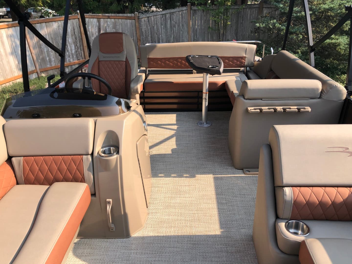 2023 Bennington 22 LSB