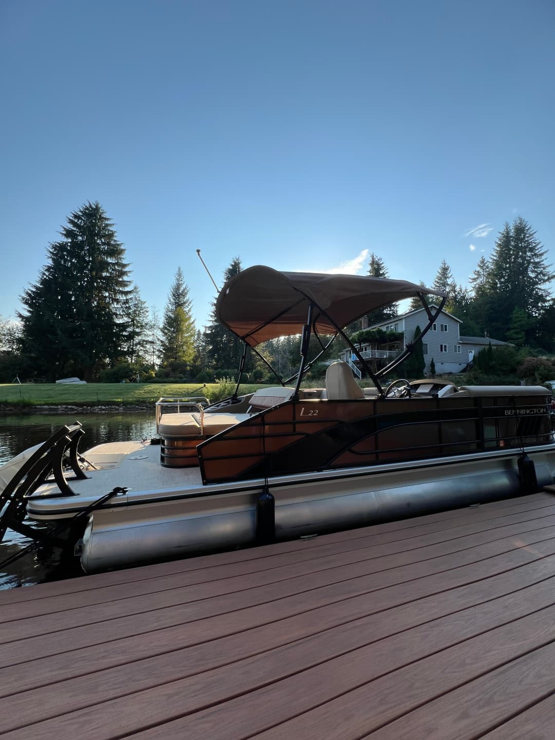 2023 Bennington 22 LSB