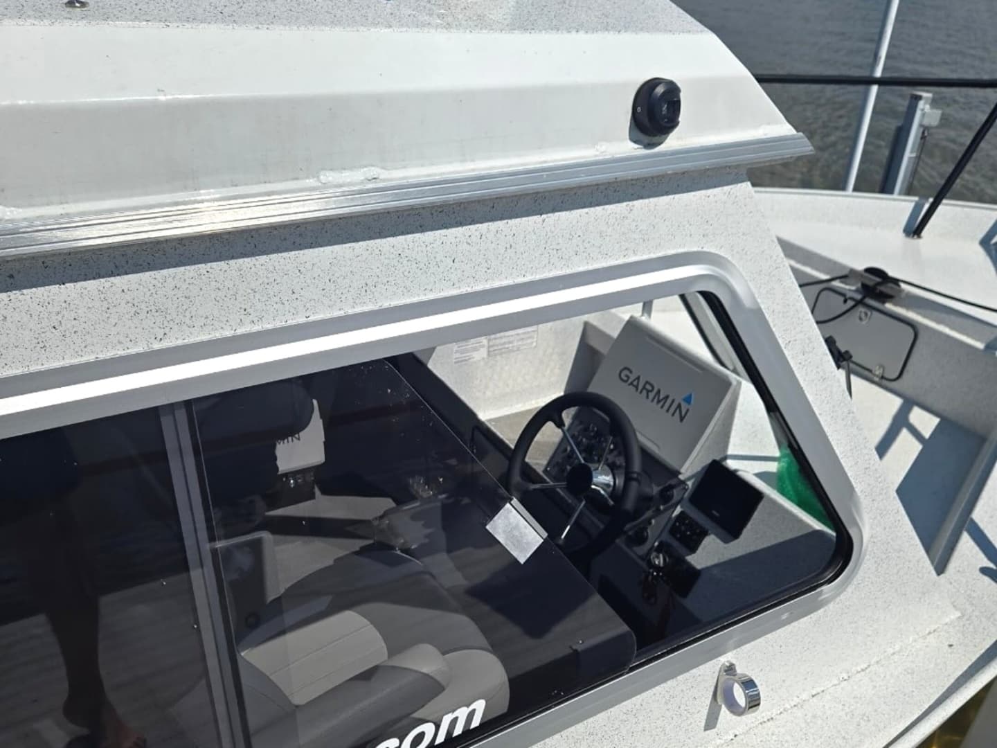 2024 KingFisher 2425 Escape HT