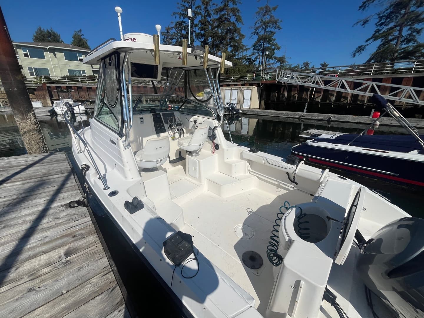 2007 Seaswirl Striper 2301
