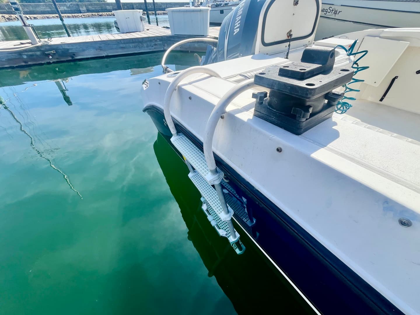 2007 Seaswirl Striper 2301