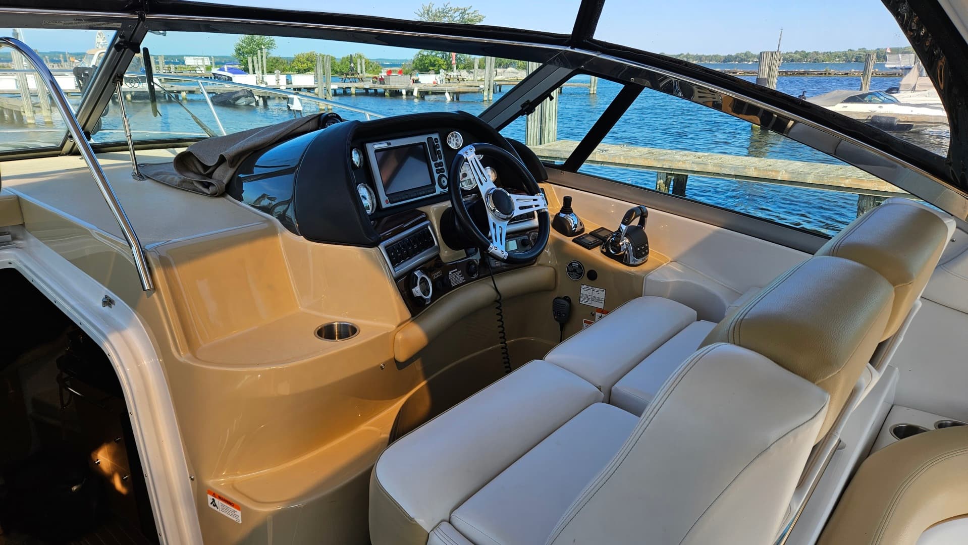 2011 Four Winns V355