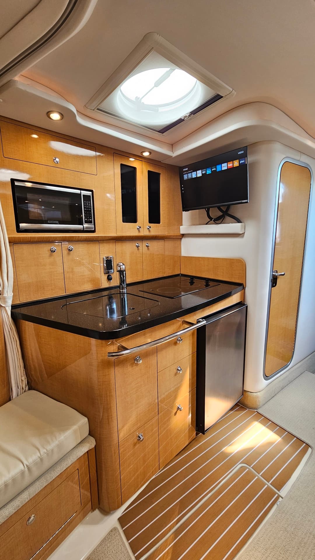2011 Four Winns V355