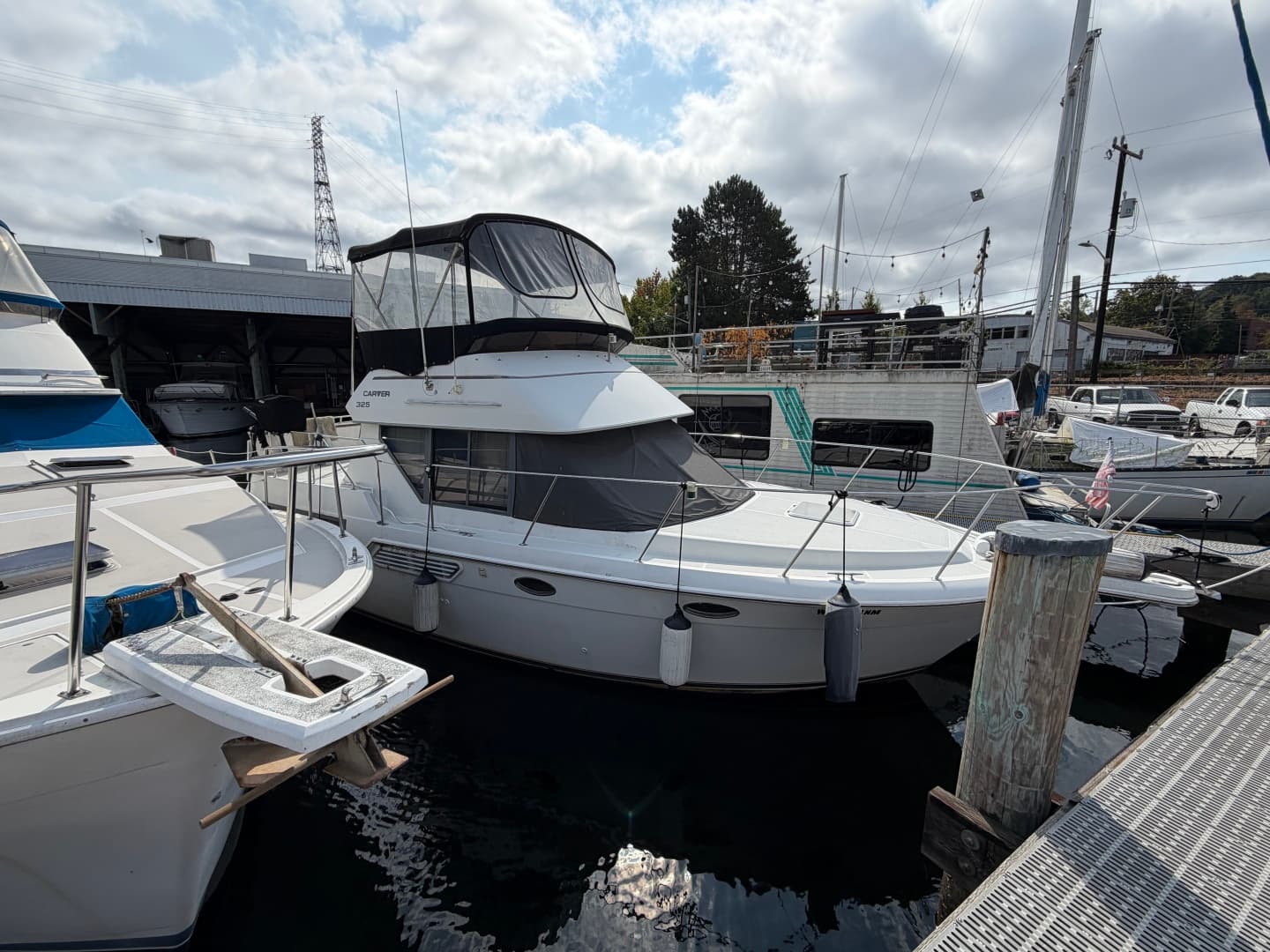 1996 Carver 325 Aft Cabin Motor Yacht