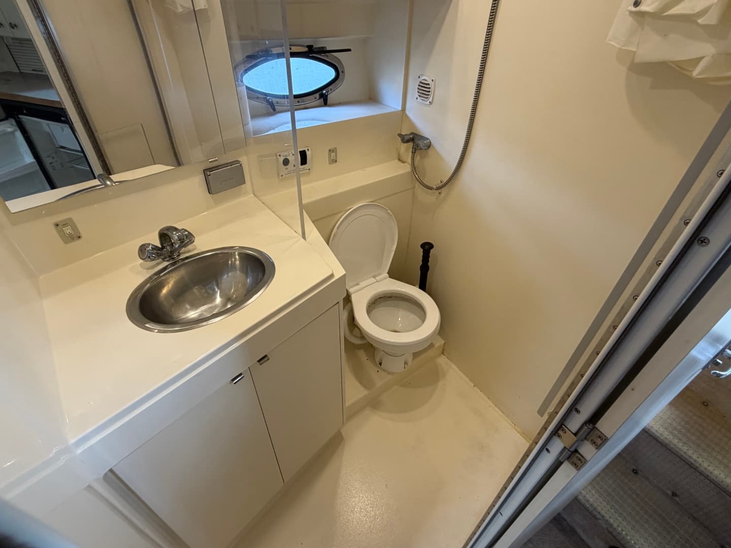 1996 Carver 325 Aft Cabin Motor Yacht