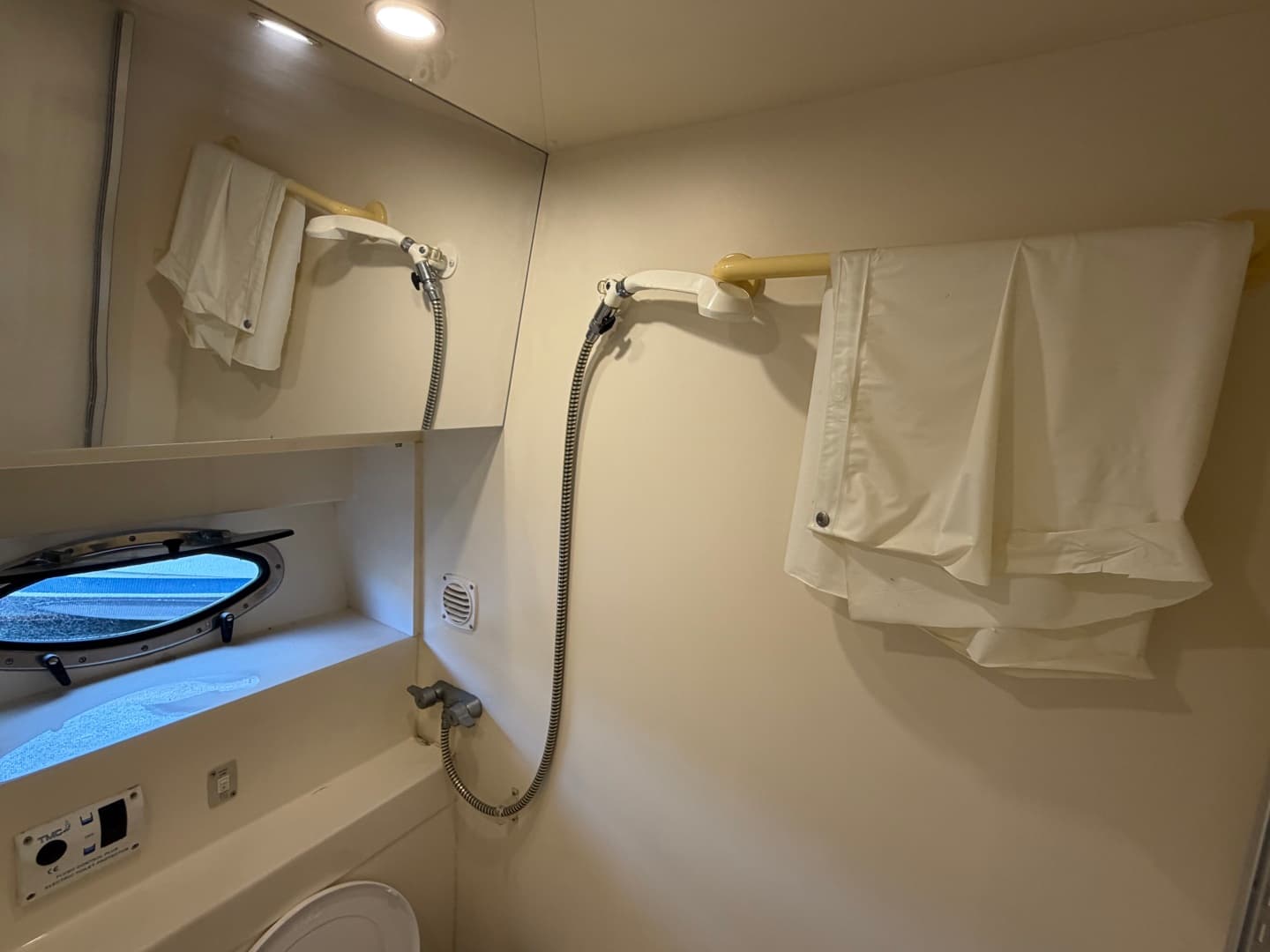 1996 Carver 325 Aft Cabin Motor Yacht