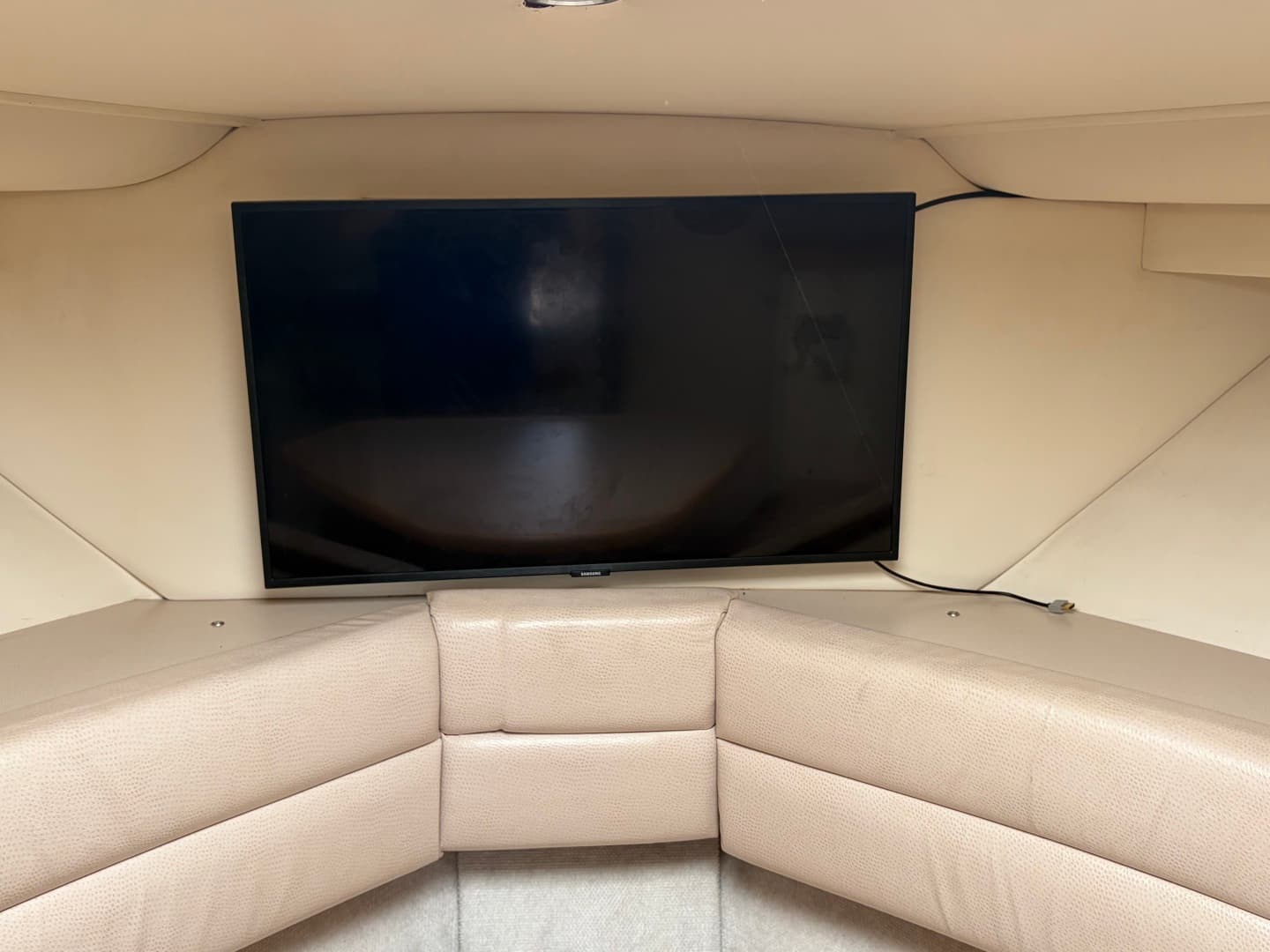 1996 Carver 325 Aft Cabin Motor Yacht