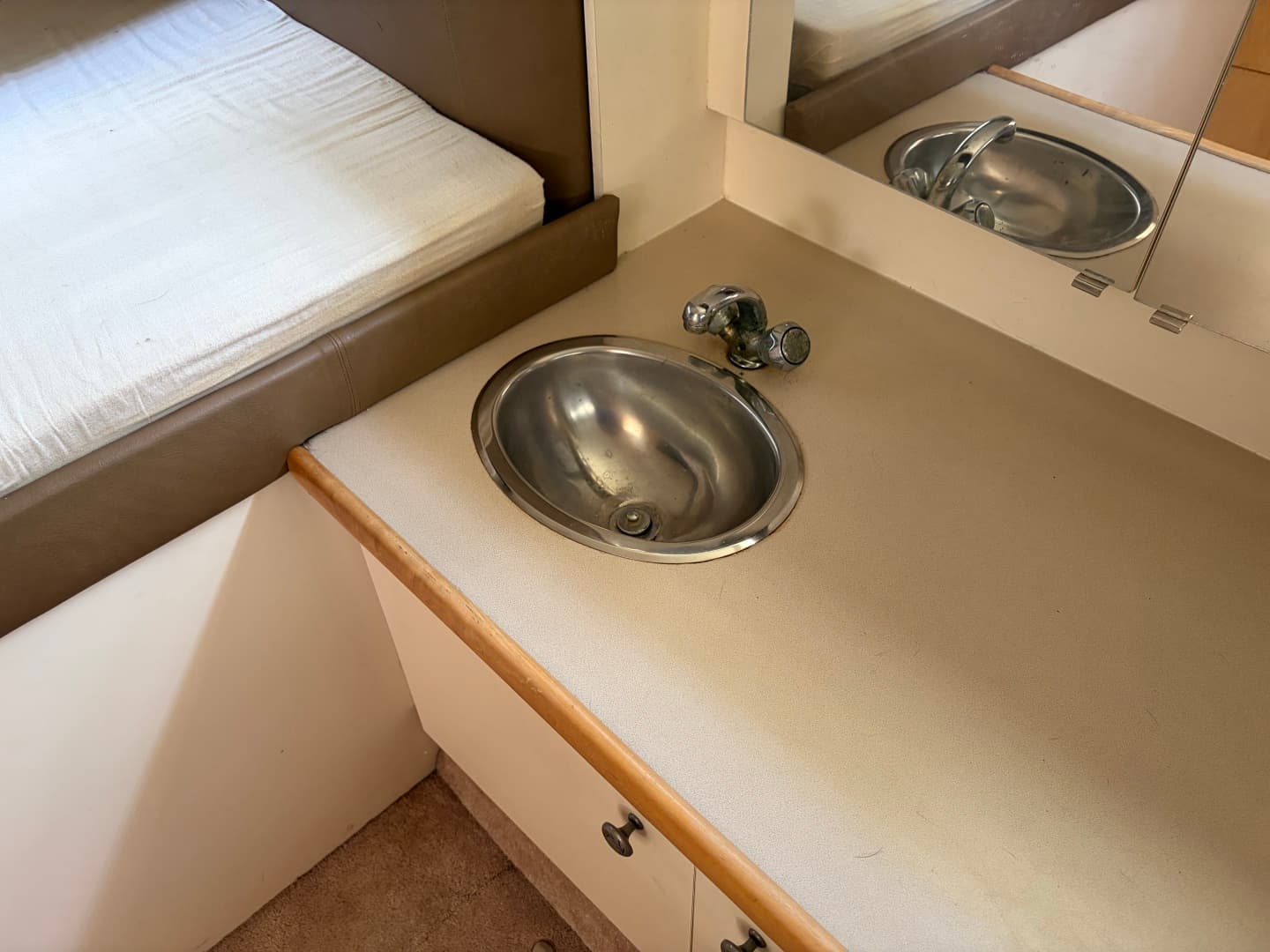 1996 Carver 325 Aft Cabin Motor Yacht