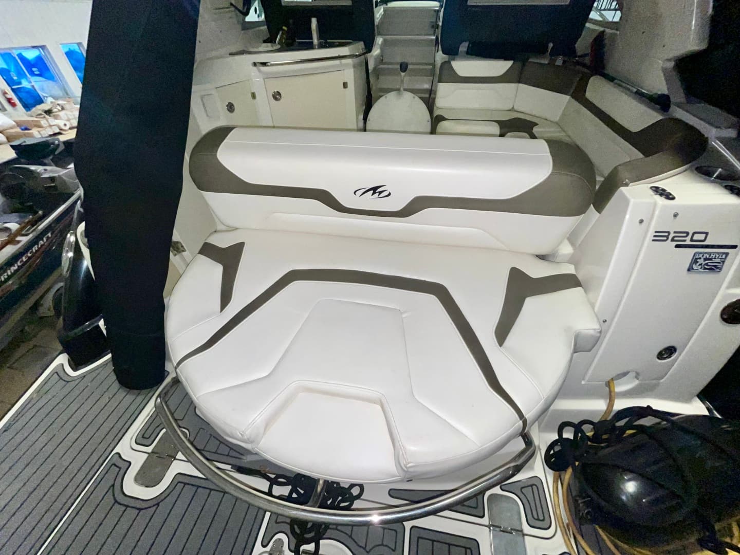 2012 Monterey 320 Sport Yacht 32
