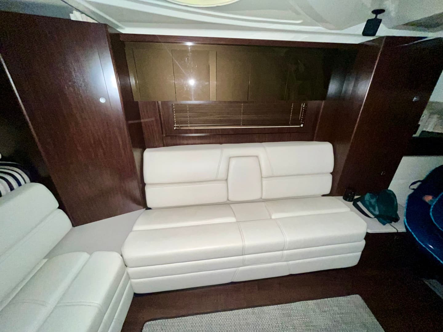 2012 Monterey 320 Sport Yacht 32