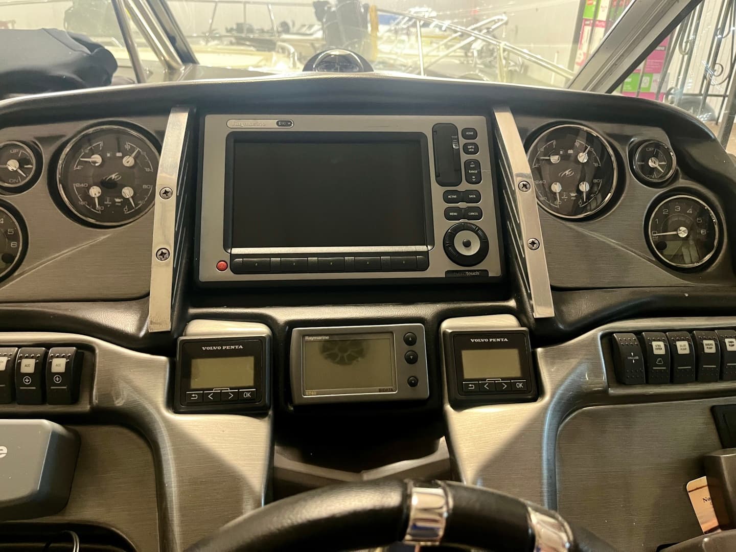 2012 Monterey 320 Sport Yacht 32