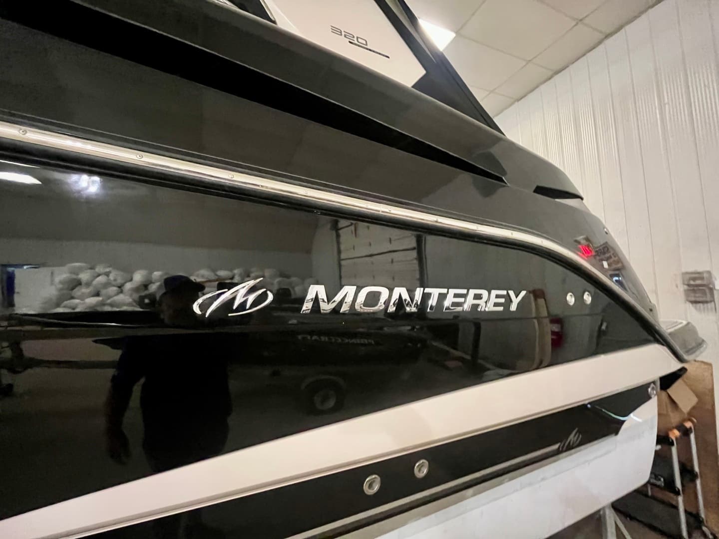 2012 Monterey 320 Sport Yacht 32