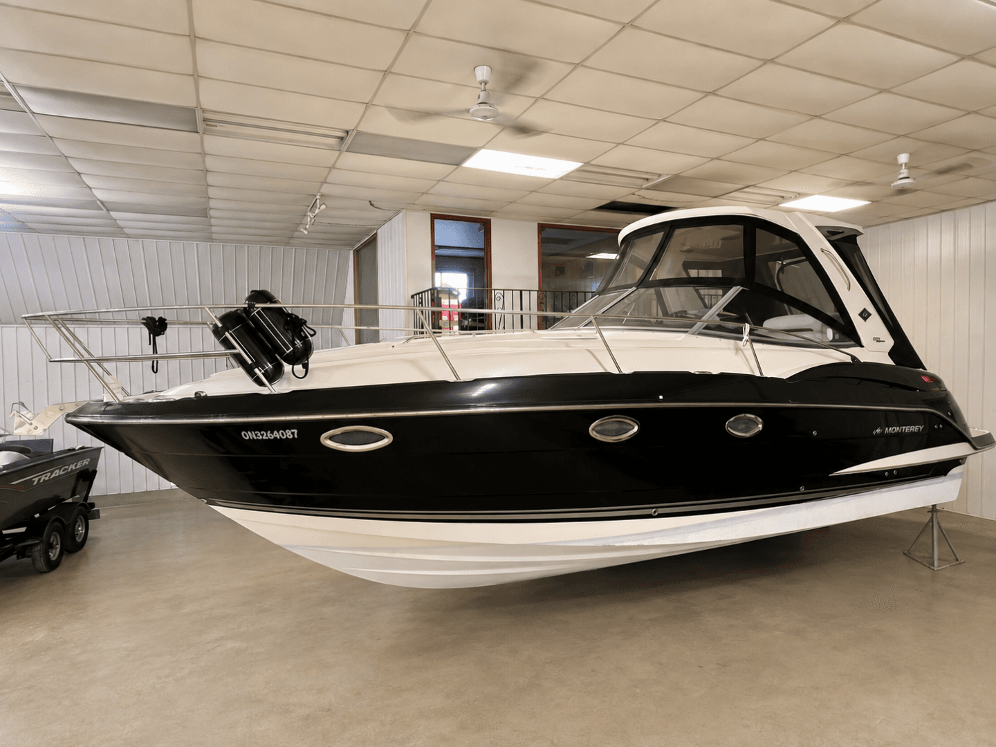 2012 Monterey 320 Sport Yacht 32