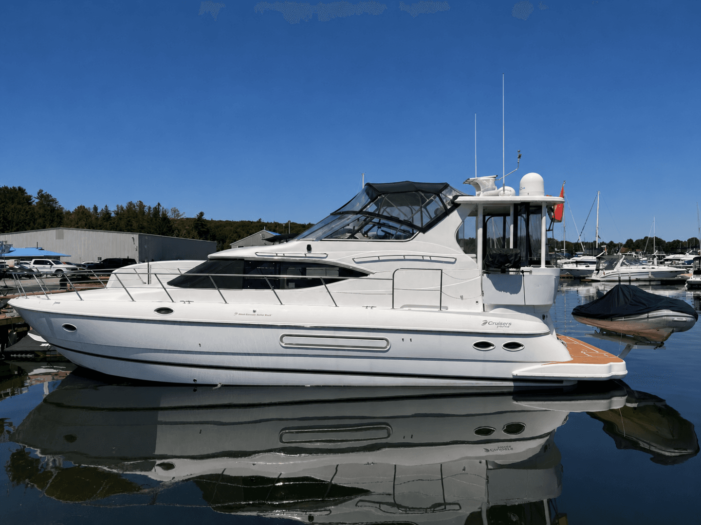 2002 Cruisers Yachts 4450 Express Motor Yacht 45