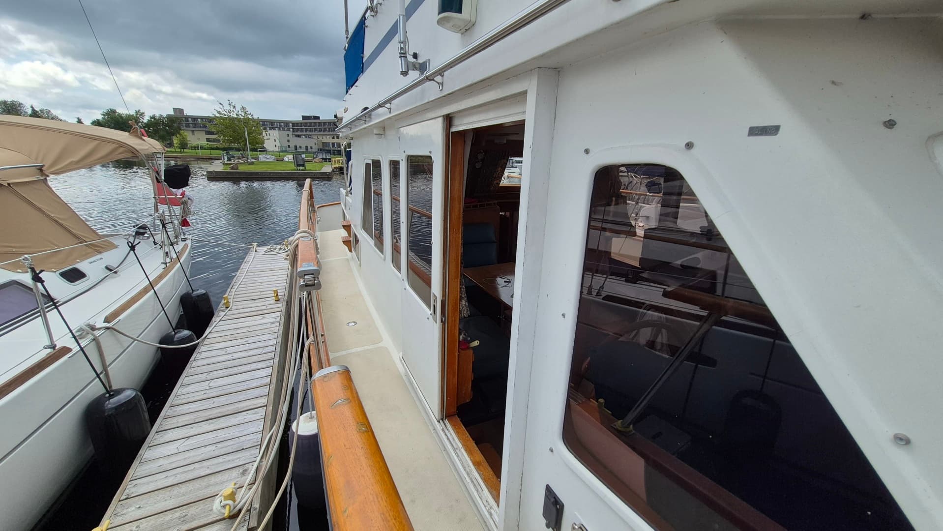 1985 Ocean Alexander  38 Double Cabin